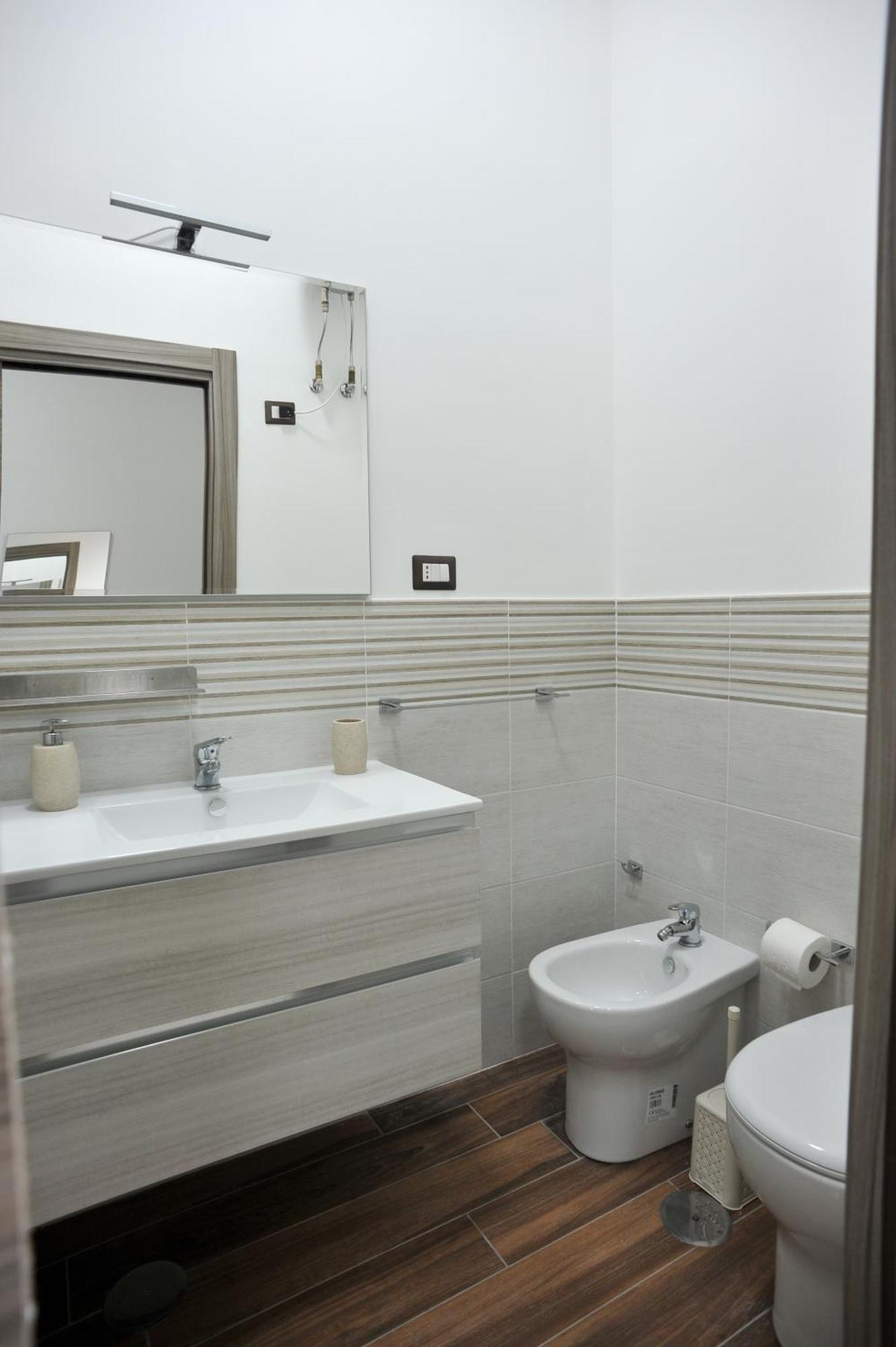 In Center Apartaments Salerno Exterior photo