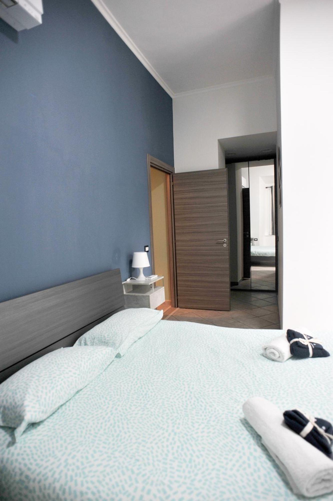 In Center Apartaments Salerno Exterior photo